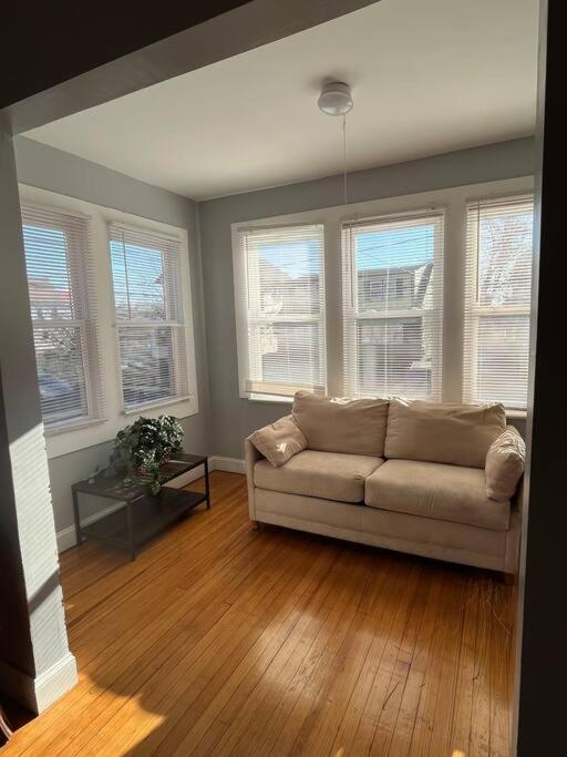 Three Bed One Bath Apt 25 Mins To Nyc Belleville Exterior photo