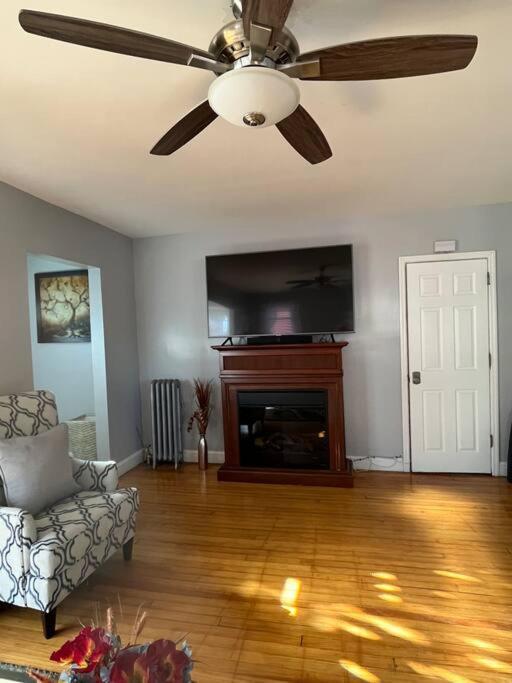 Three Bed One Bath Apt 25 Mins To Nyc Belleville Exterior photo