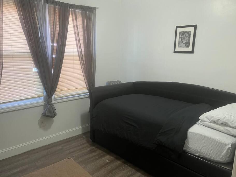 Three Bed One Bath Apt 25 Mins To Nyc Belleville Exterior photo